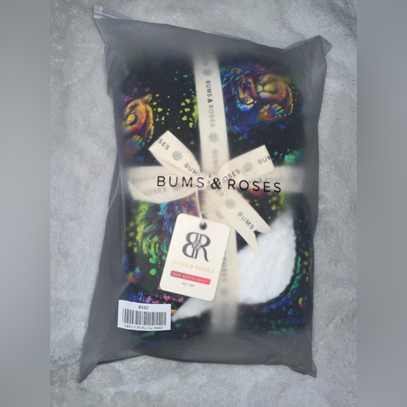 NIB Bums & Roses Plush Blanket - Picture 2 of 2